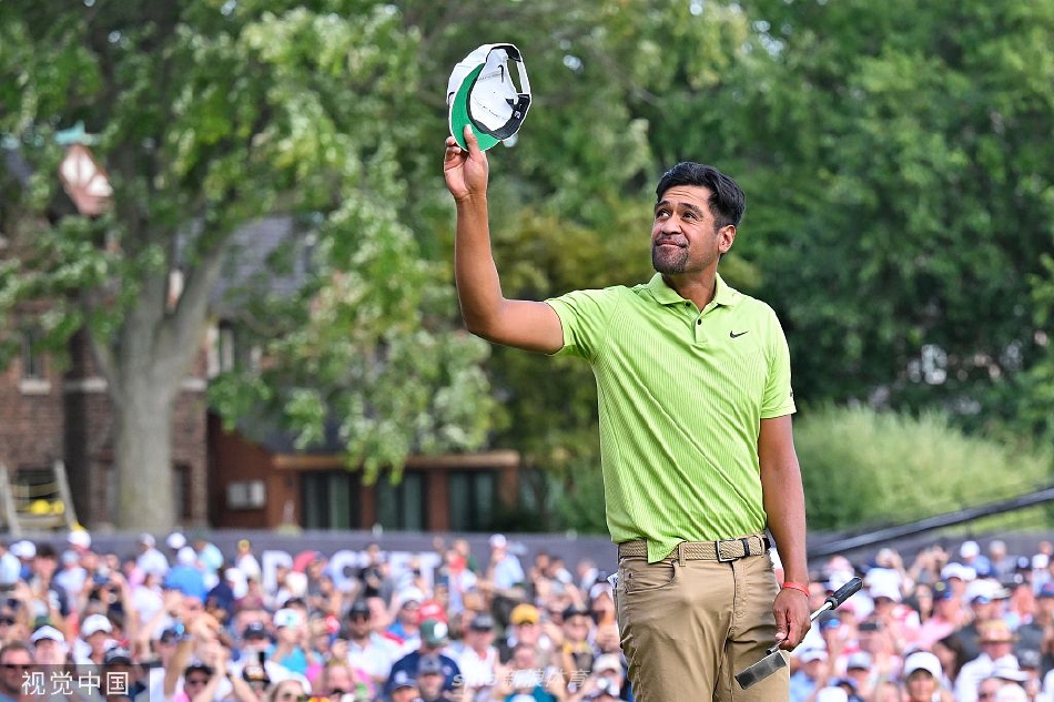 冠军弗诺与亚军的合影，从左至右为卡梅隆·杨、帕特里克·坎特利和泰勒·彭德瑞斯