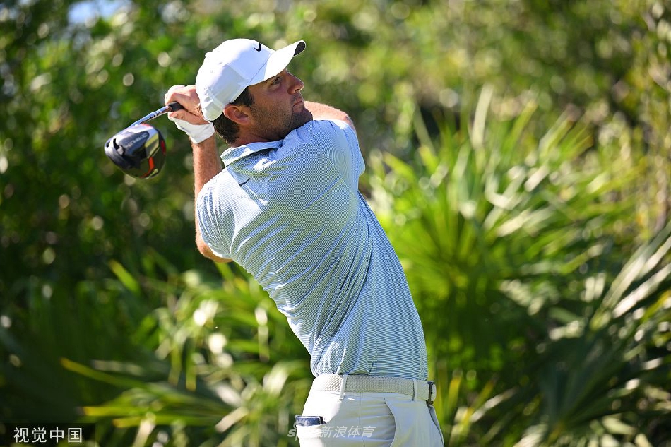 舍夫勒在决赛轮手感火热，开球后潇洒收杆动作尽显世界第一风范