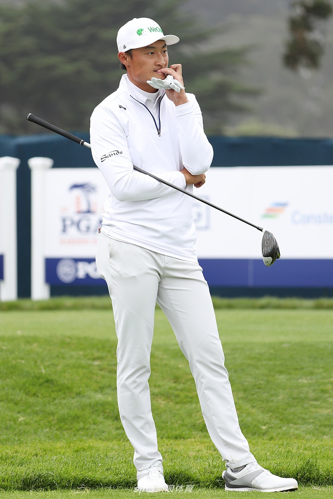 决赛轮结束后，李昊桐向现场观众挥手致意，眼神中透露出对支持的感谢与对未来的决心