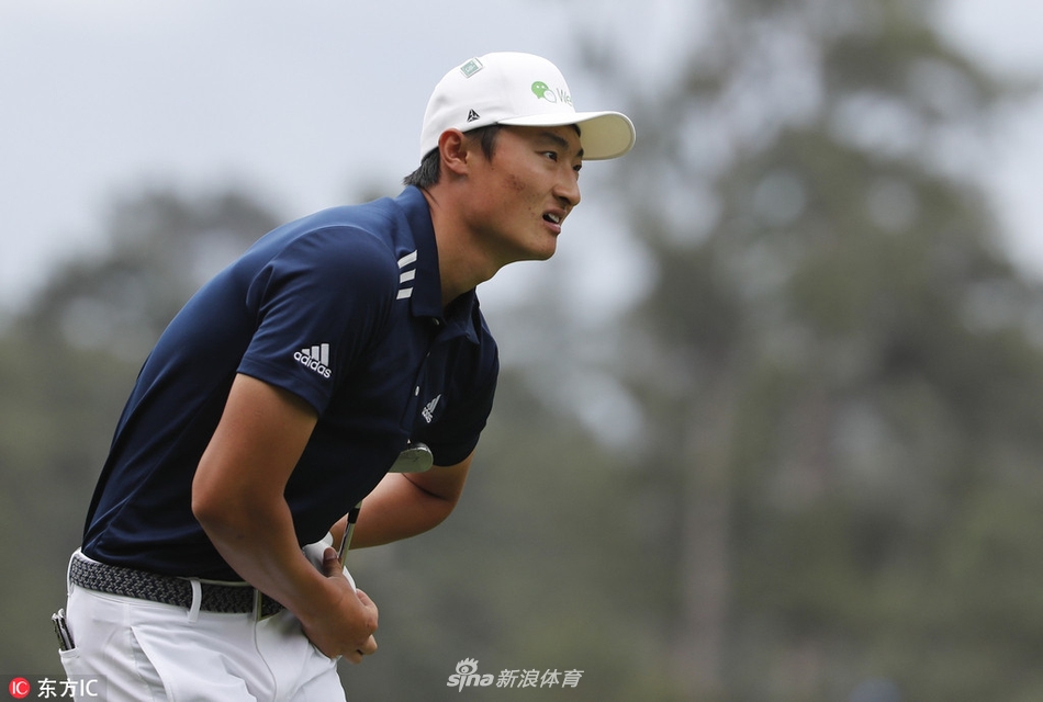 李昊桐正在进行上杆，动作标准而充满张力，球杆指向天空，为即将到来的下杆积蓄力量。