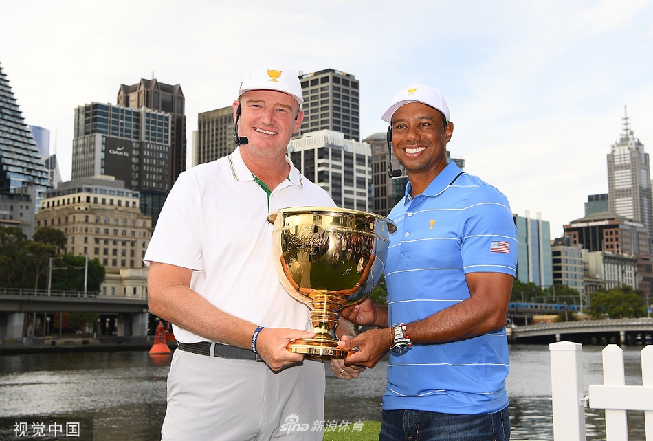 国际队队长厄尼·埃尔斯与麾下爱将亚当·斯科特、卡梅隆·史密斯一同面对镜头,埃尔斯的睿智目光与两位澳洲本土球手的坚毅神情,预示着主场作战的强烈企图心。