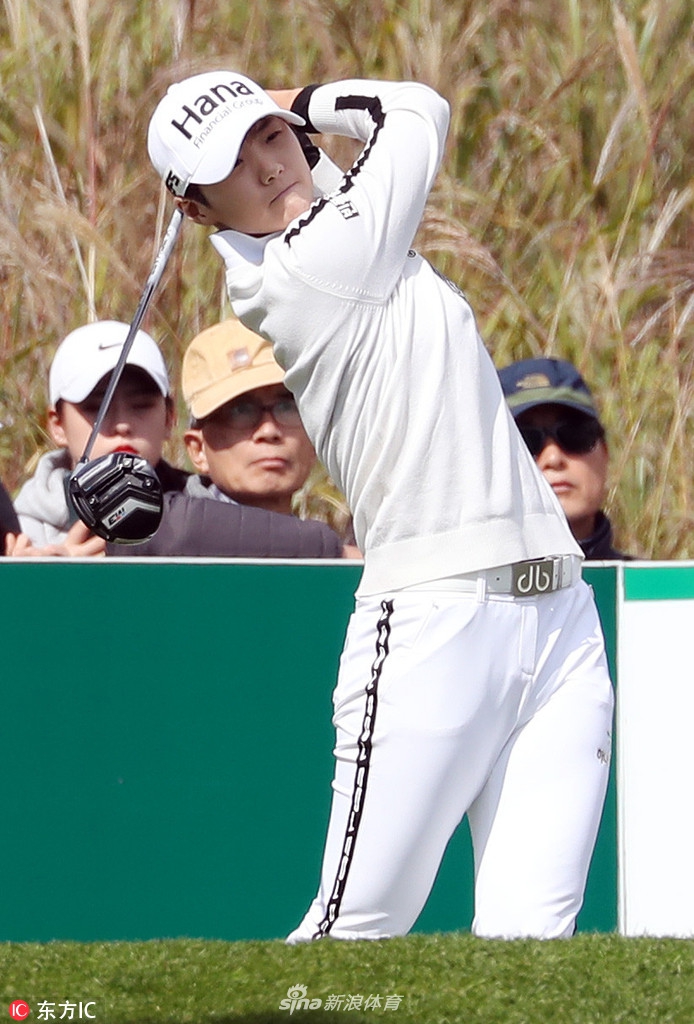 韩国名将田仁智在比赛中露出标志性的甜美笑容，显得自信而从容。