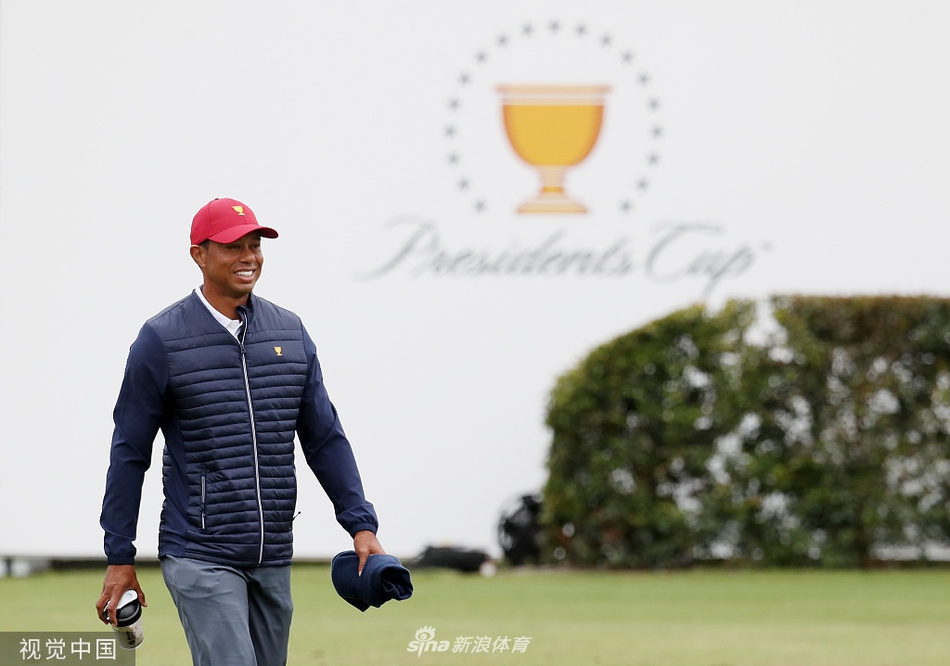 美国队众星云集练习场，球杆划破空气，构成一幅力量与技巧交织的动态画卷