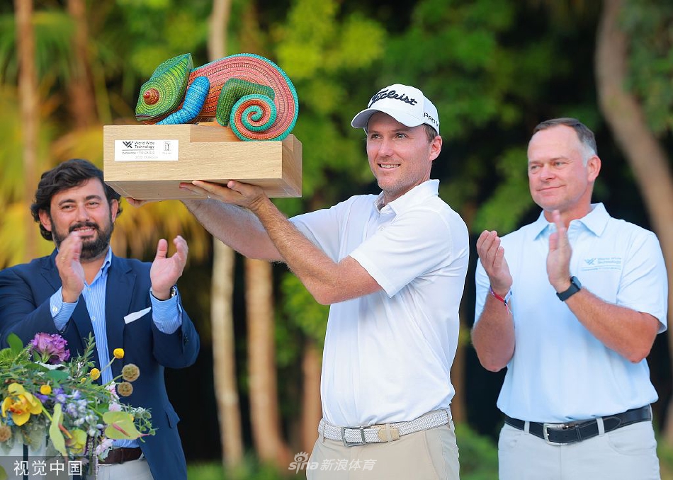 罗素·亨利夺冠后深情亲吻奖杯，五年等待终迎胜利喜悦