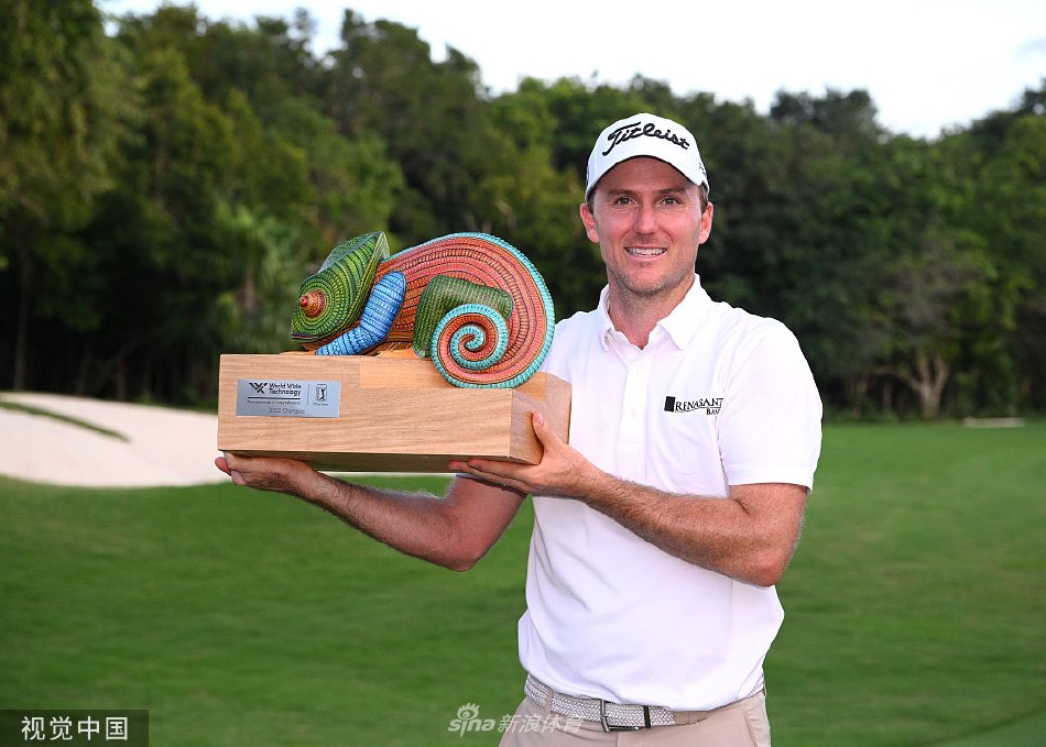 罗素·亨利在第十八洞果岭优雅推杆，从容锁定玛雅科巴锦标赛冠军