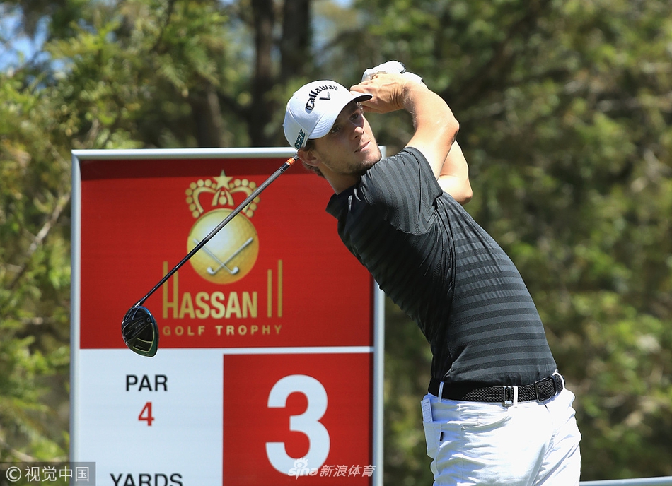 保罗·邓恩在练习日专注进行击球训练，寻找最佳手感