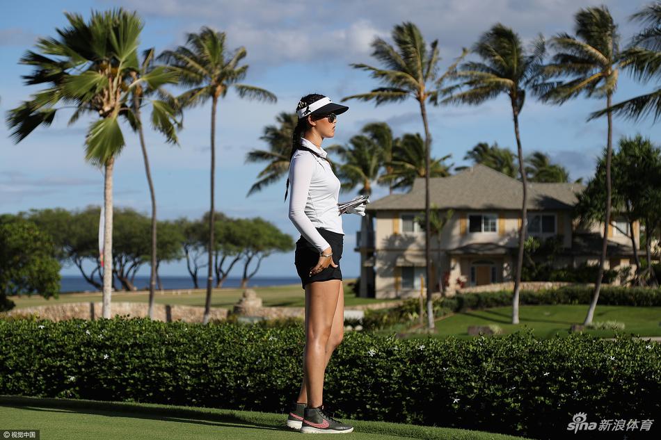 朴仁妃收杆瞬间身姿挺拔如松,从容淡定尽显大将风范