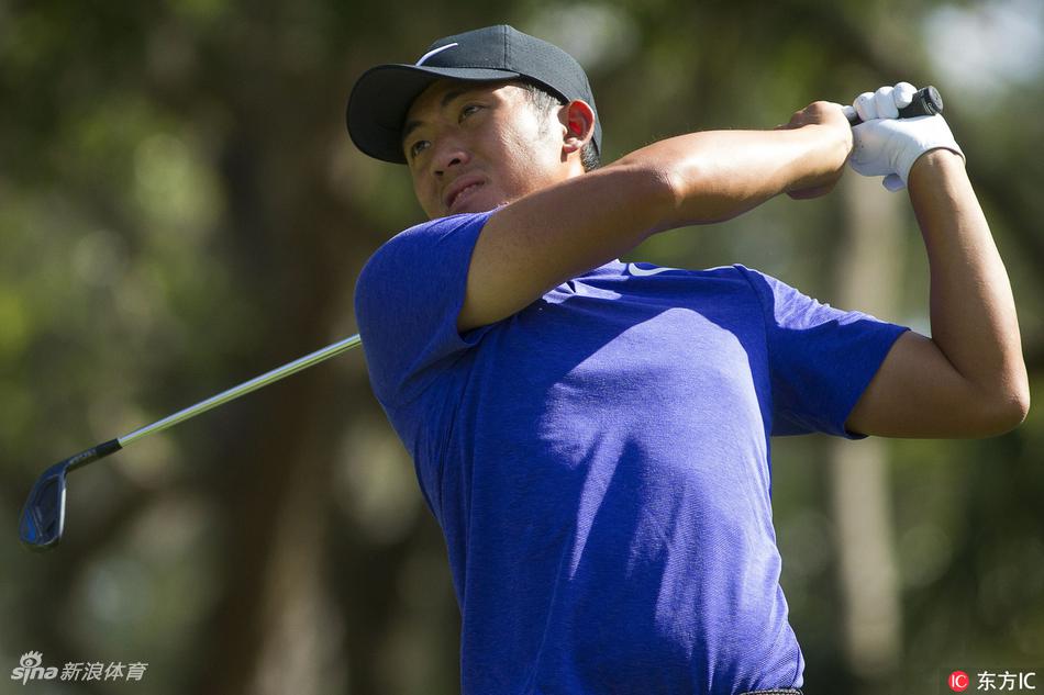 赛事出发员以复古造型亮相，完美融入传承高球赛的历史氛围