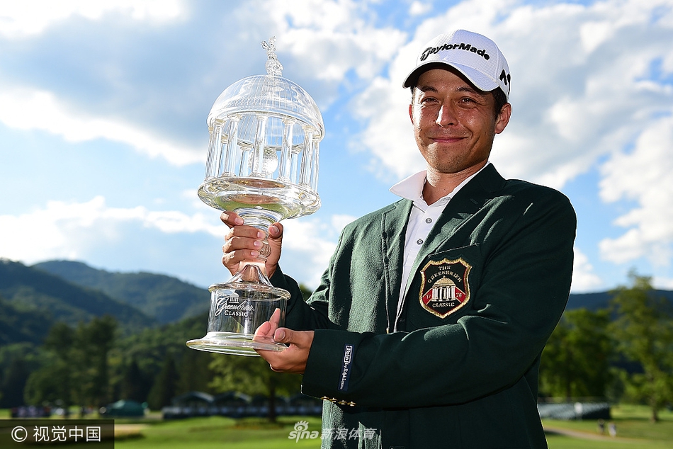 谢奥菲勒俯身亲吻冠军奖杯，脸上洋溢着梦想成真的纯粹喜悦与如释重负。