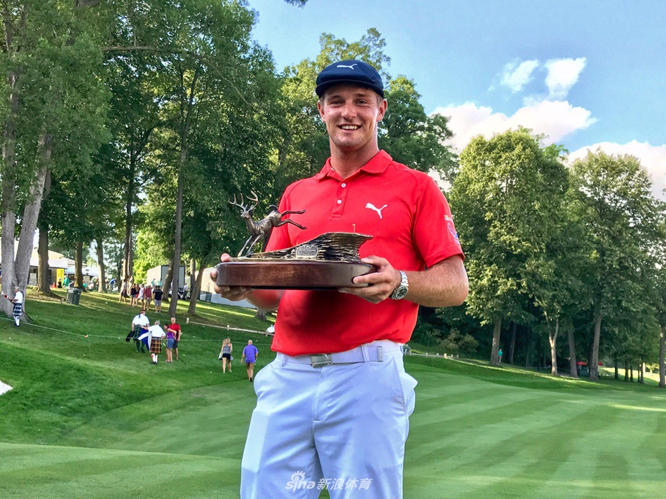 夺冠瞬间，德尚博情难自已，双手掩面，喜极而泣，泪水从指缝间滑落。