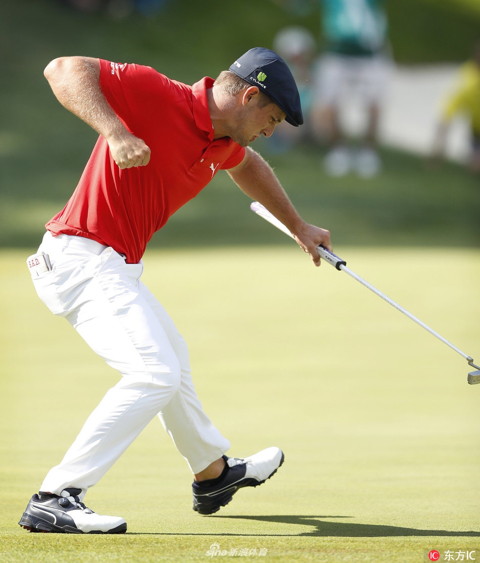 颁奖仪式上，德尚博依然眼含热泪，但脸上已绽放出灿烂而自豪的笑容。