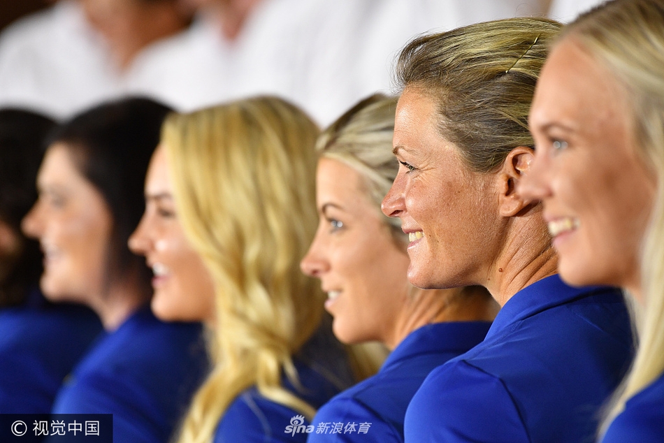 美国队核心球员保拉·克里默在发布会上发言，眼神中充满求胜决心