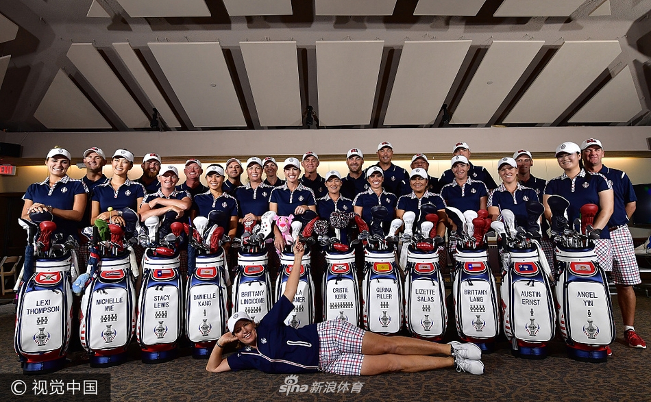 美欧两队队长英科斯特与索伦斯坦共同捧起索尔海姆杯奖杯，预示精彩对决