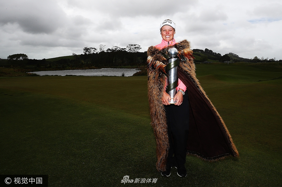 中国骄傲：阎菁在决赛轮中沉着挥杆，眼神专注坚定