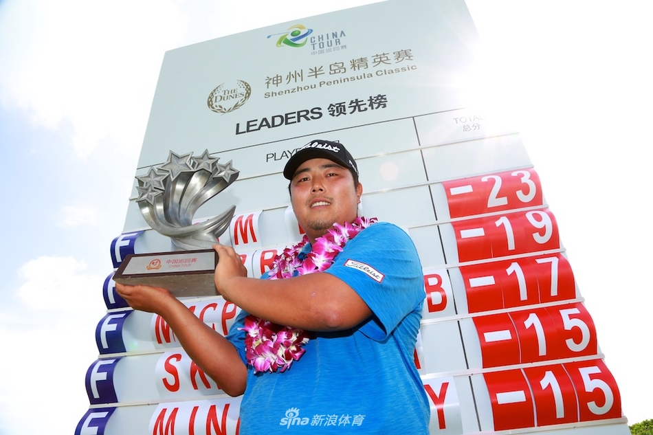 皇家真人现场厅网址截图3