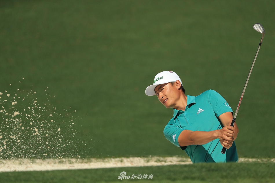 夕阳下的奥古斯塔练习场，球员们为明日大战做最后的调整。