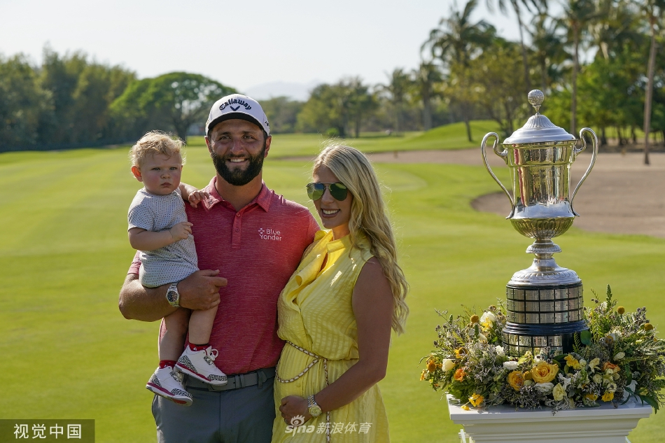 吴璧源专注凝视球道，微风吹动他的衣角，眼神中充满了对胜利的渴望与坚定。