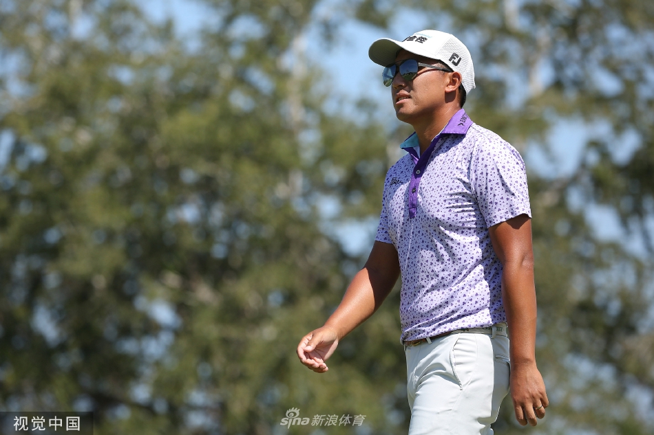 决赛轮开球瞬间，球员挥杆动作力量十足，白色小球划破长空飞向远方。