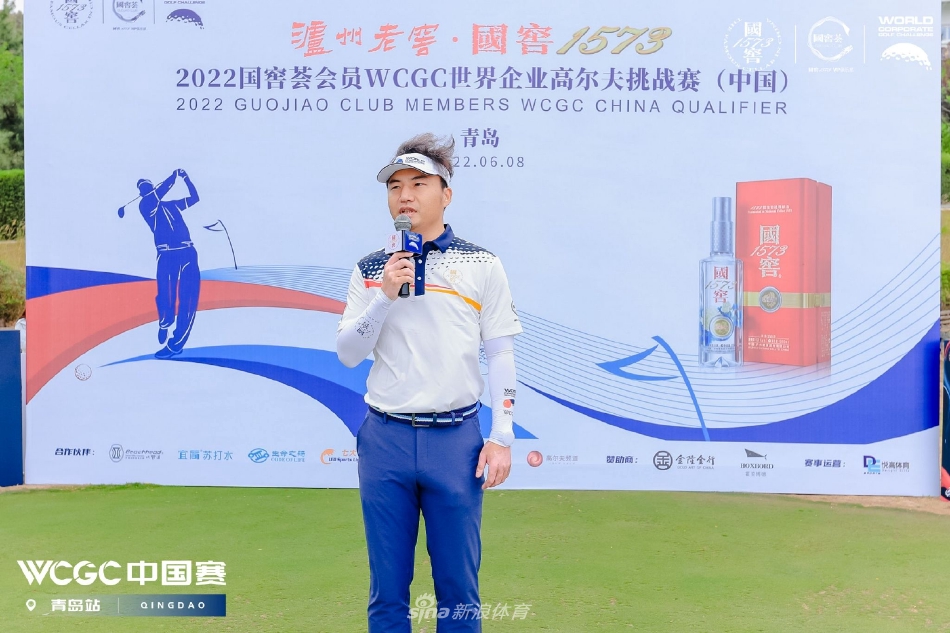 夜幕初临，华灯点亮会所，一场盛大的社交晚宴即将开始，为精彩的赛事日画上完美句点。