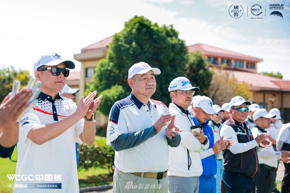 颁奖晚宴现场灯光璀璨,嘉宾云集,共同举杯庆祝赛事的成功与友谊的收获