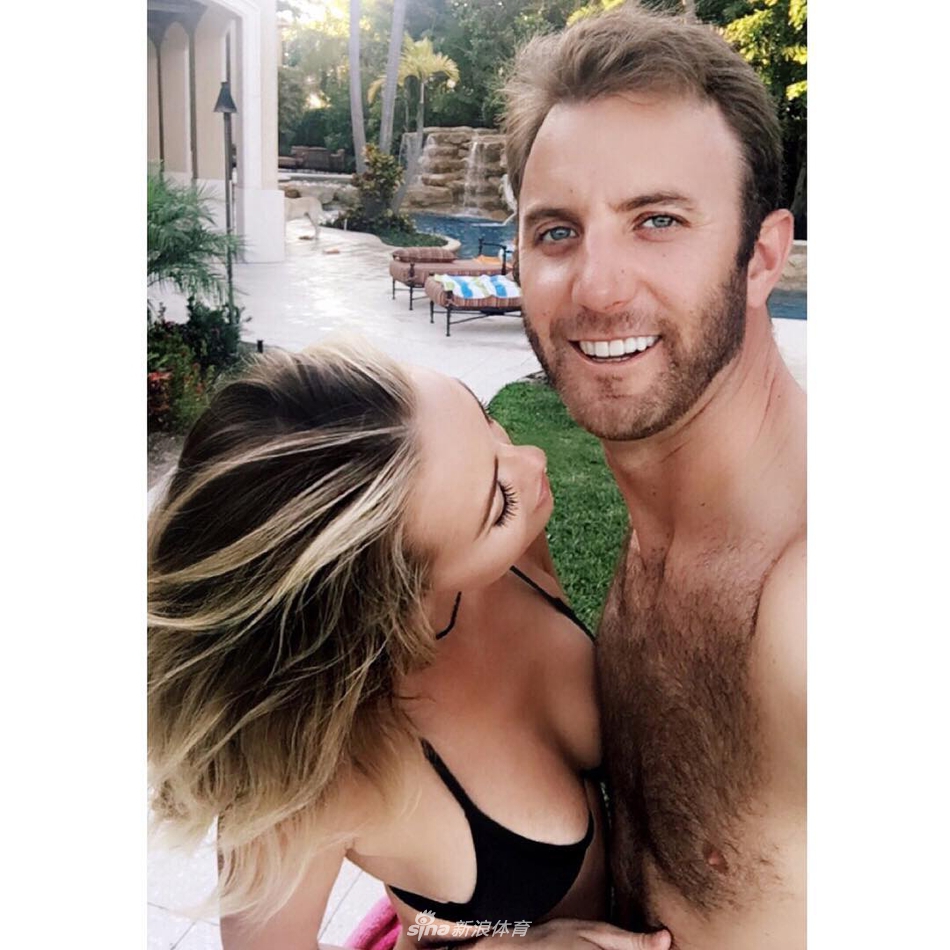 宝琳娜与达斯汀在某个阳光明媚的日子惬意自拍，展现出轻松愉快的相处时光。