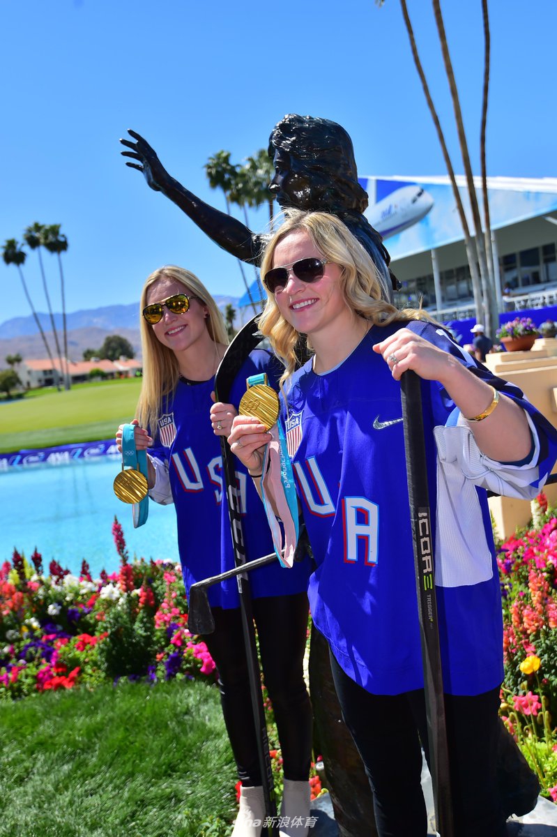 冯珊珊在活动现场的特写，她目光坚定地望向前方，身后模糊的灯光衬托出她作为冠军的沉稳气场。