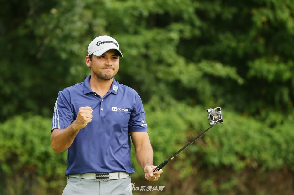 大满贯赛场终极推杆进洞,观众席瞬间爆发出山呼海啸般的欢呼与掌声