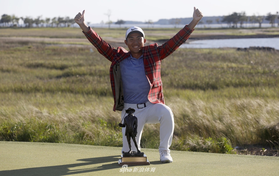 夺冠时刻潘政琮振臂高呼，压抑已久的激情与梦想在这一刻全然释放