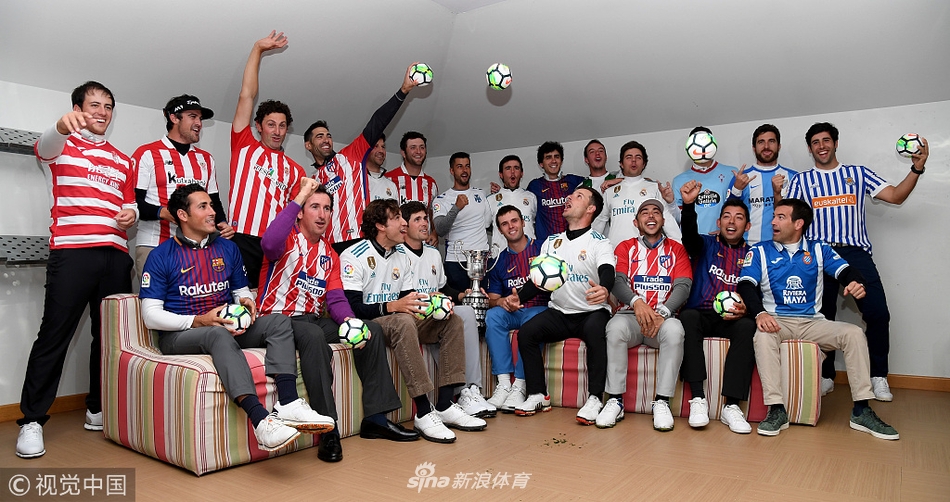 宽阔的18号洞收官洞全景，观众看台依坡而建，等待迎接冠军的诞生，场景宏大而壮丽。