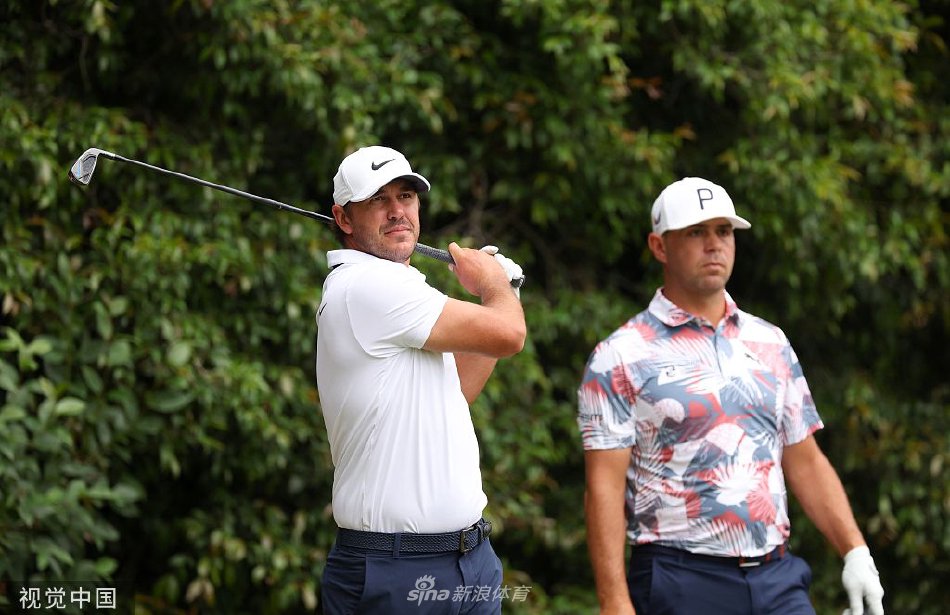 练习日傍晚,洛杉矶乡村俱乐部的会所与练习果岭在金色夕阳下显得宁静而庄严。