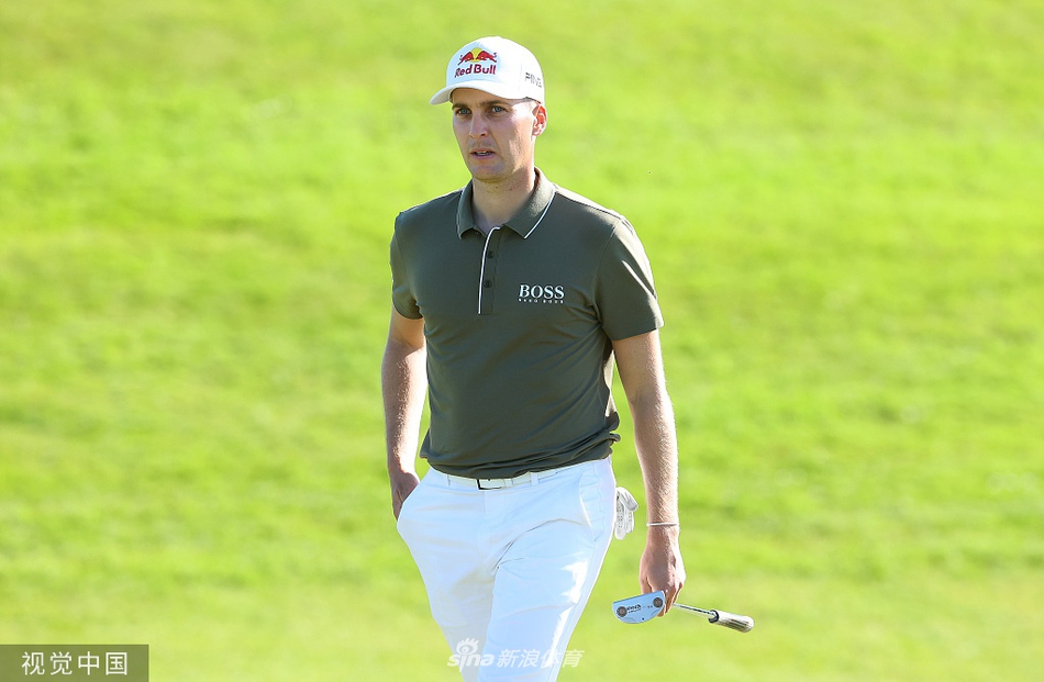 比赛场地希默兰半岛高尔夫水疗度假村风景如画，与激烈赛事形成对比