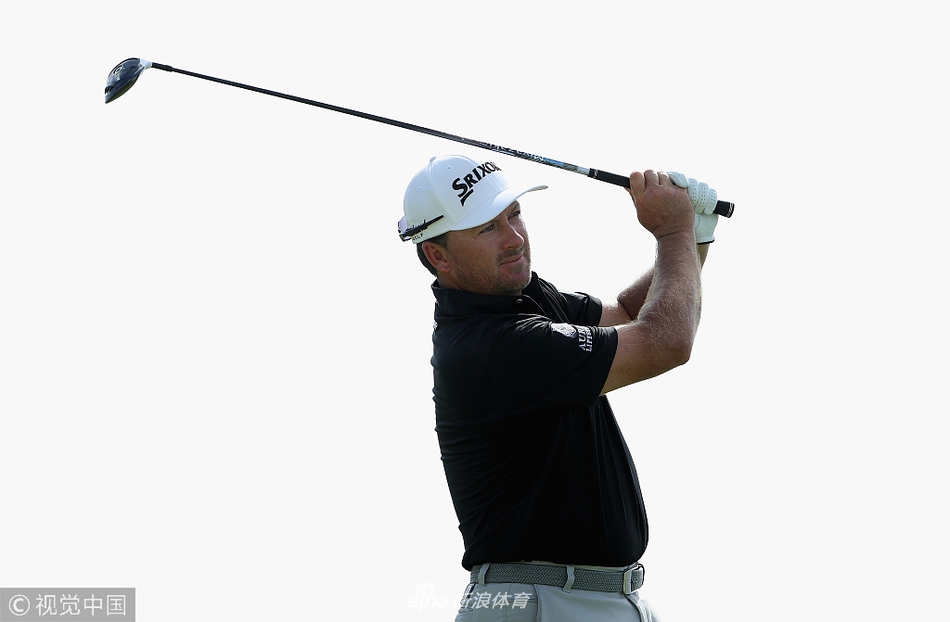 多米尼加锦标赛风景如画的赛场，蓝天碧水与翠绿球道相映成趣