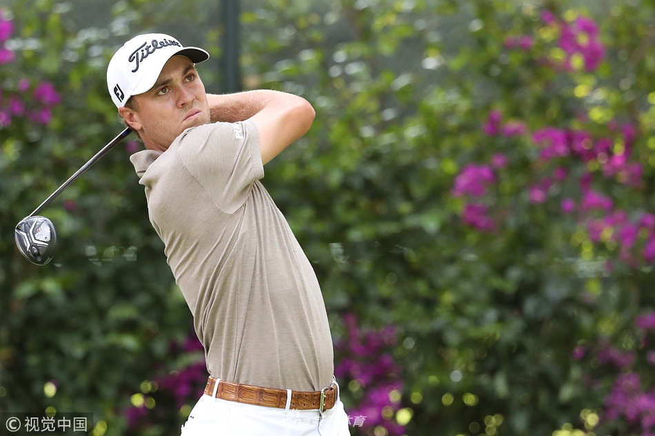 查普特佩克高尔夫俱乐部高海拔的球场与远处城市景观相互映衬。