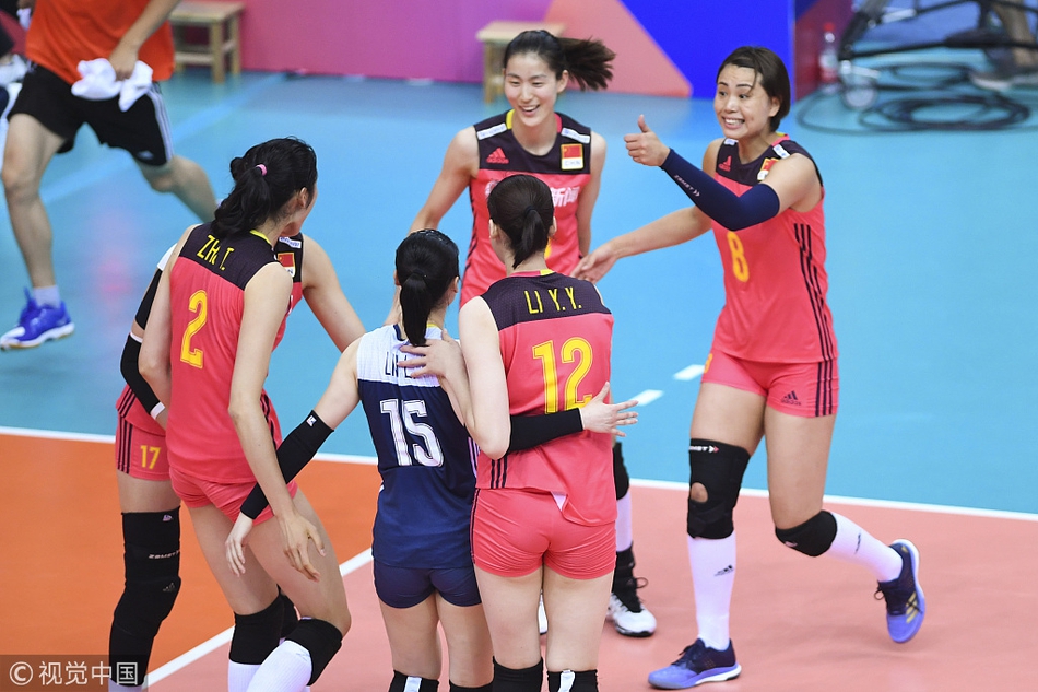 女排世联赛中国对巴西图片