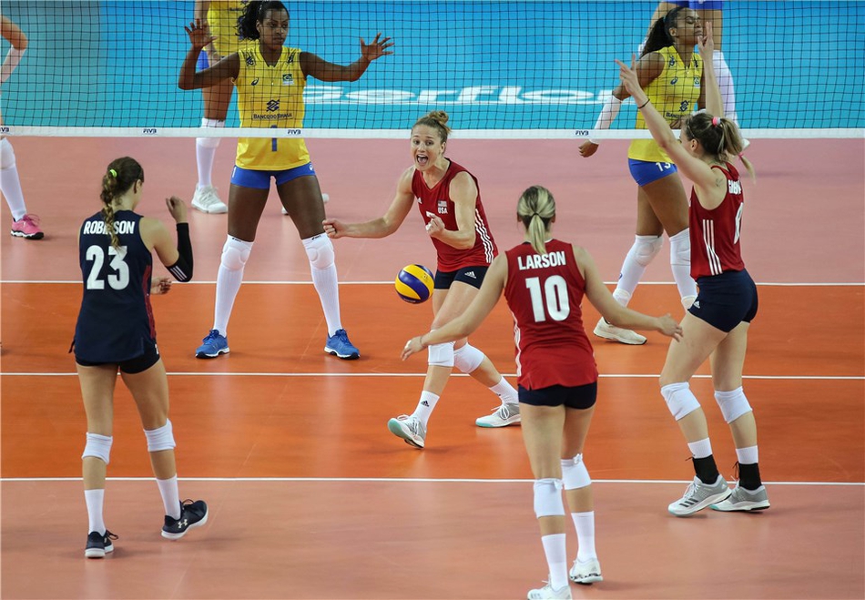 女排世联赛中国对巴西图片