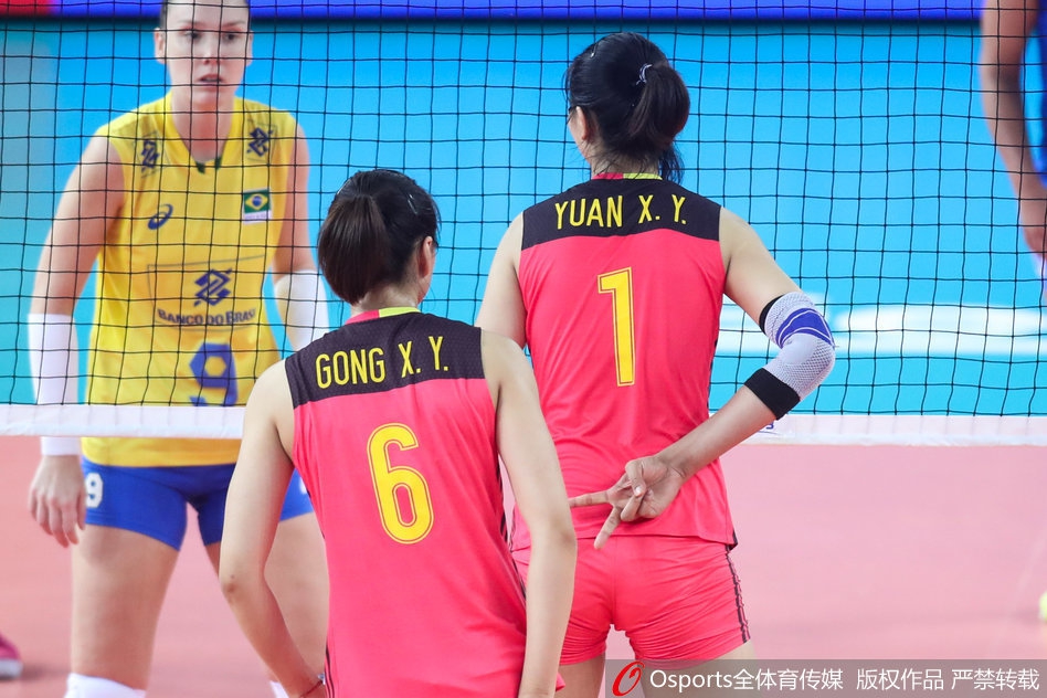 女排世联赛中国对巴西图片