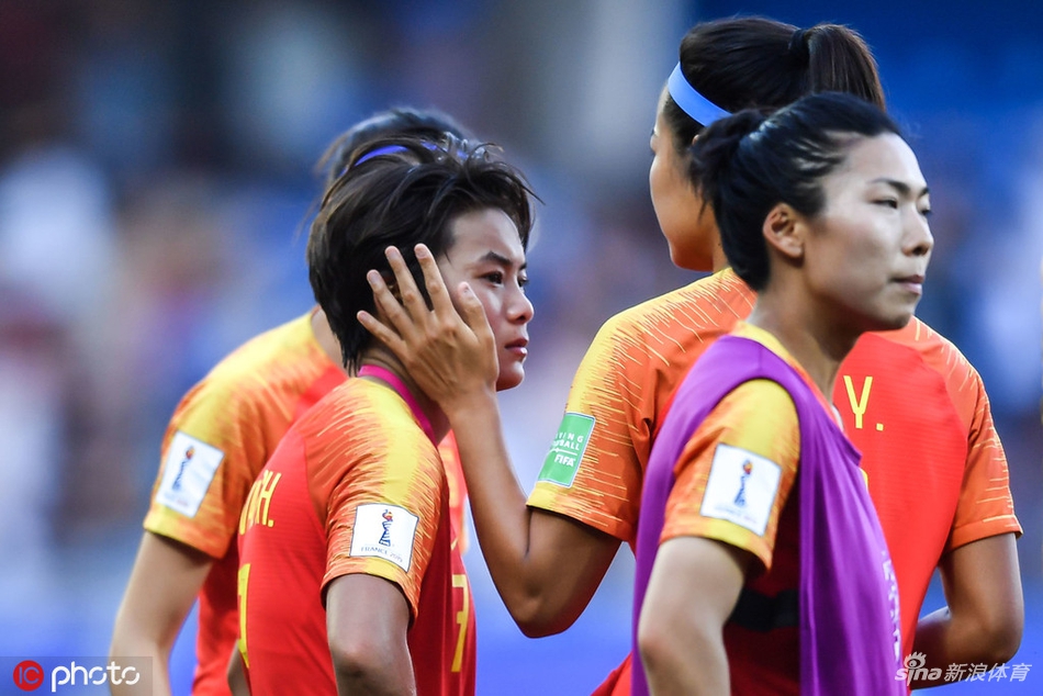 梦碎法兰西!铿锵玫瑰赛后泪洒赛场