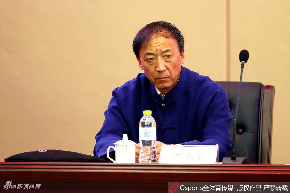 足协召开职业俱乐部大会