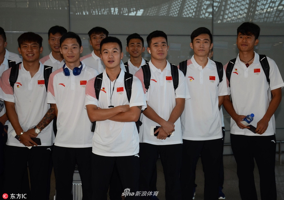 2018年8月10日,上海,中国U23男足启程出征雅