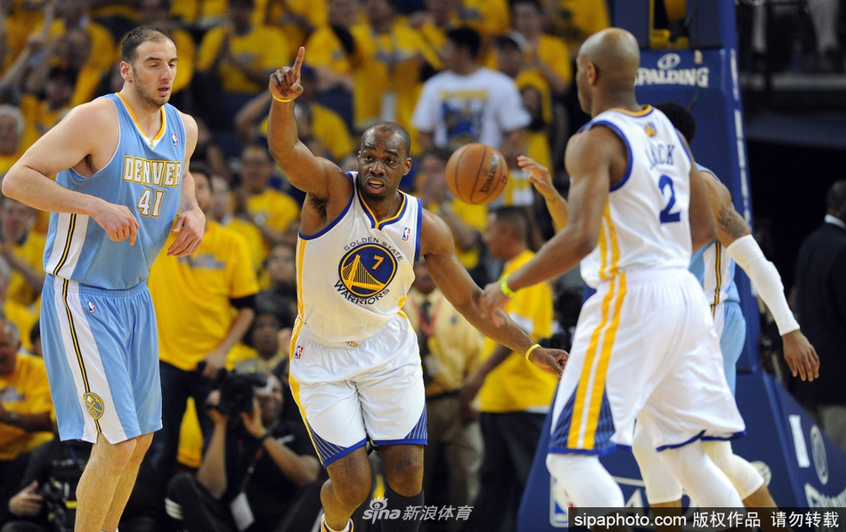 转战金州勇士队后，兰德里在场上霸气怒吼，他丰富的经验和稳定的发挥成为了那支青年军替补席上不可或缺的领袖。