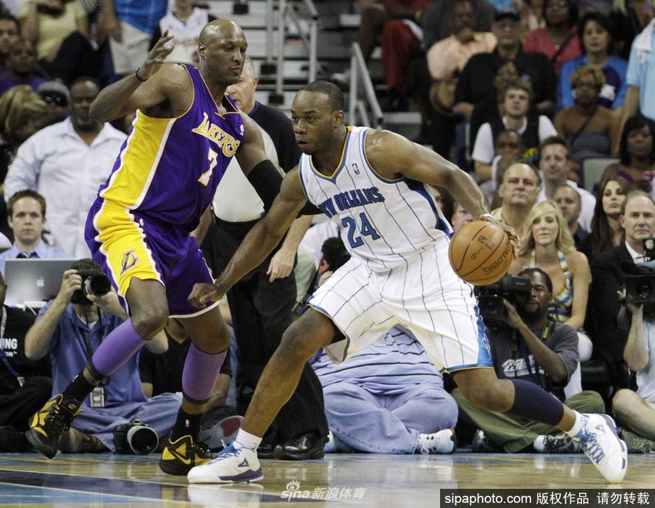 在国王队时期，兰德里身披白色战袍，他在篮下的卡位和拼抢依旧凶悍，展现了作为一名内线球员扎实的基本功。