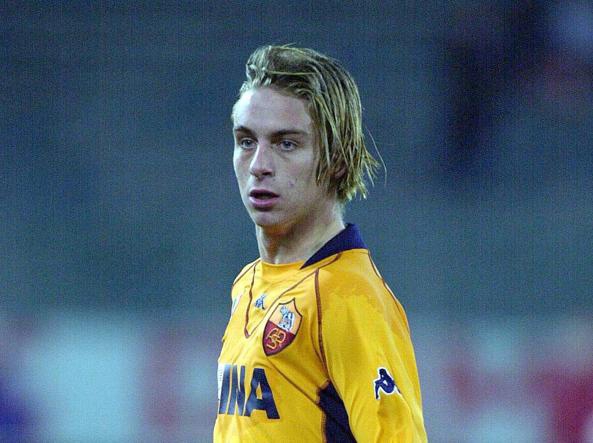 青涩之狼初长成，德罗西身披罗马战袍在训练中展露笑颜，眼神中满是对未来的憧憬与坚定