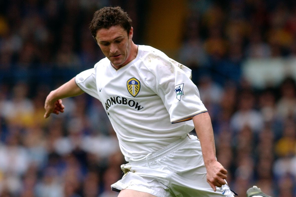 远赴美国的基恩，身披洛杉矶银河战袍，在漫天彩带中高举冠军奖杯，脸上洋溢着征服新大陆的喜悦