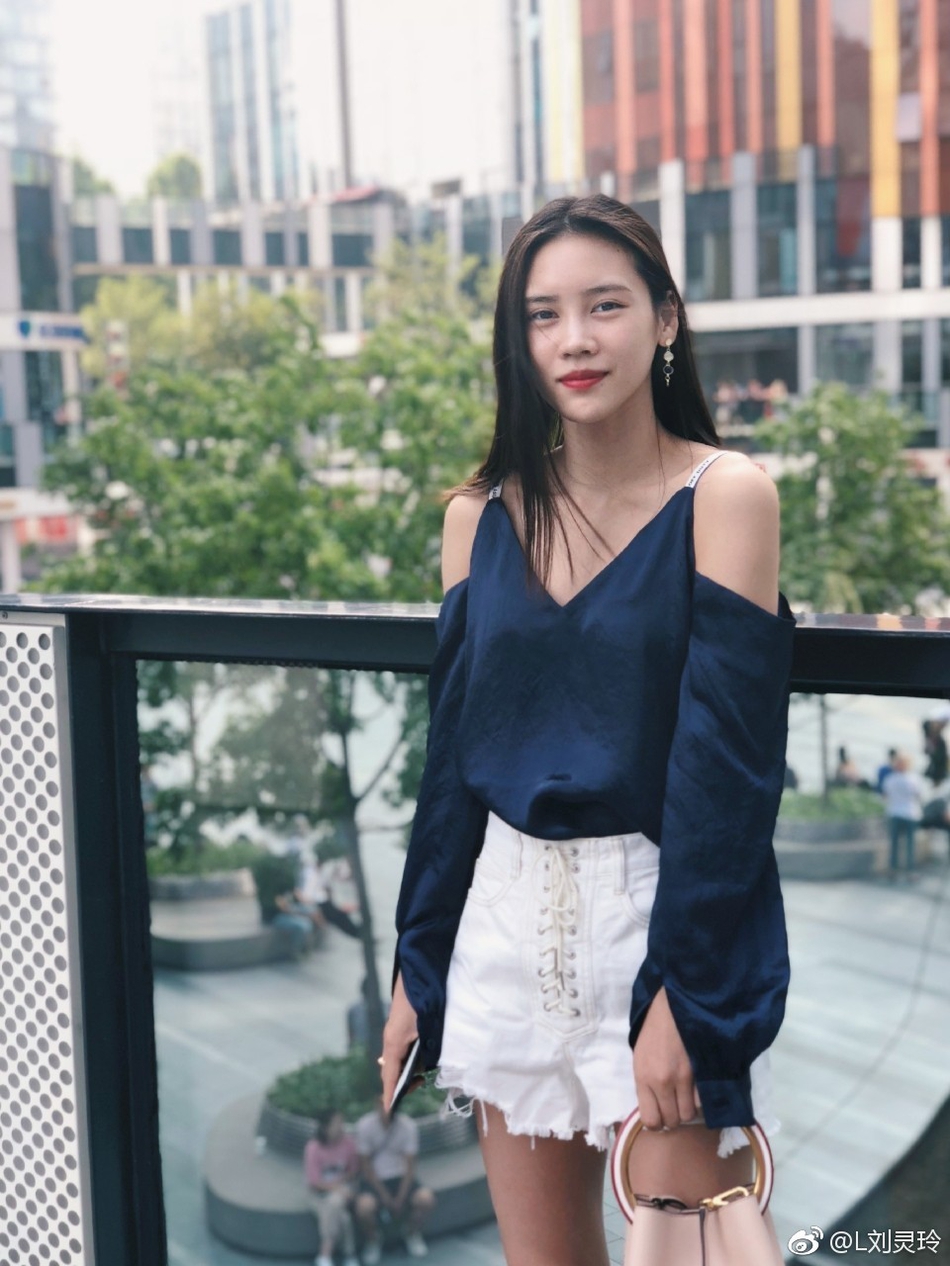 新蹦床女神刘灵玲美丽私照