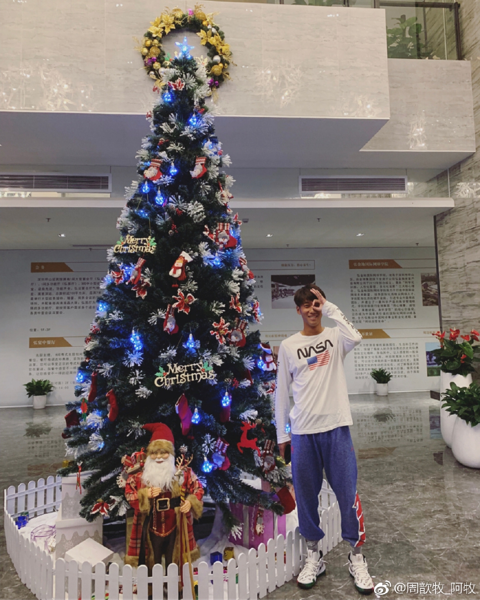 王蔷公布恋情 小情侣狂撒狗粮