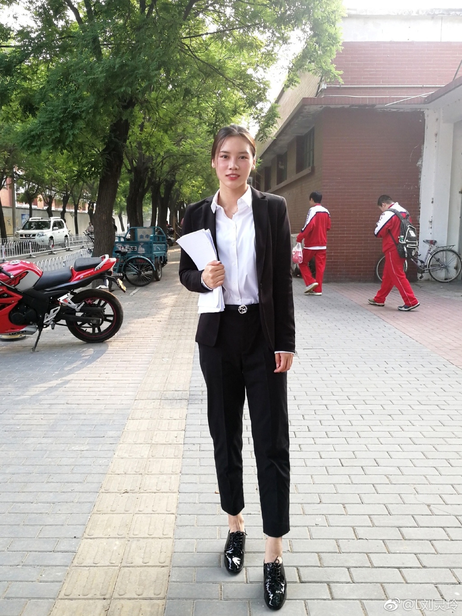 新蹦床女神刘灵玲美丽私照