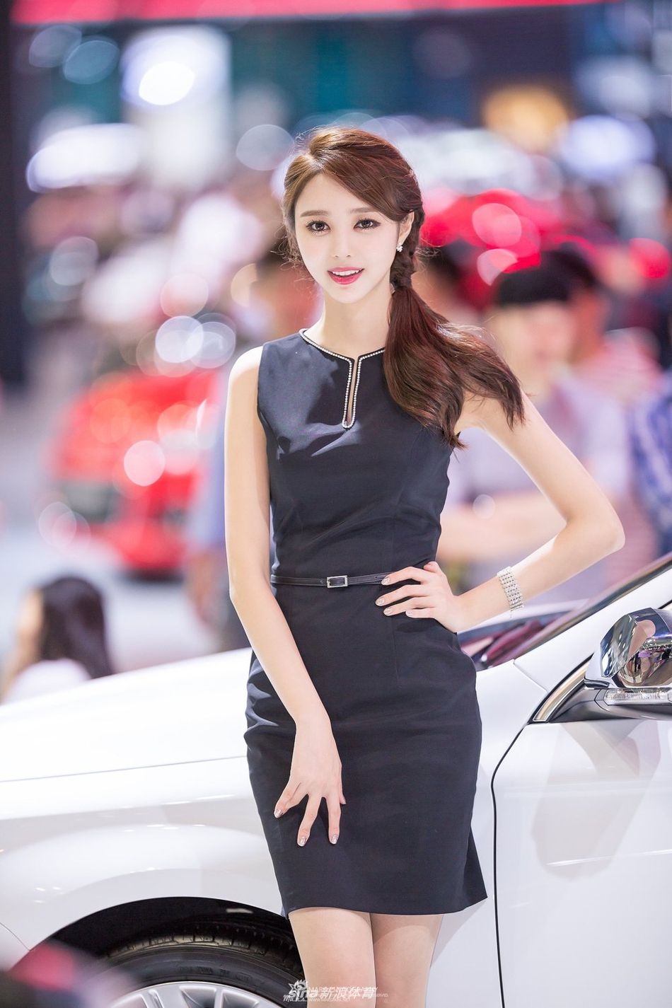 韩美女车模似小范冰冰前凸后翘上围傲人