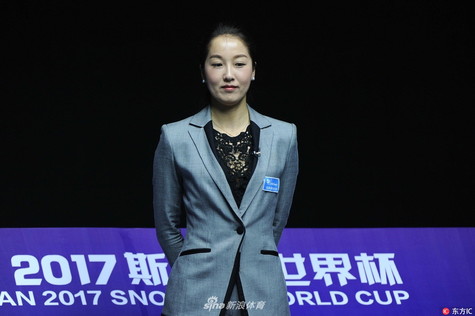 斯诺克世界杯中国美女裁判诸瑛成靓丽风景