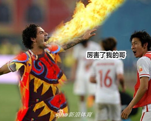 一张搞怪合影中，运动员们做出各种夸张表情和动作，画面充满欢乐与幽默，完美体现了体育带来的纯粹快乐。