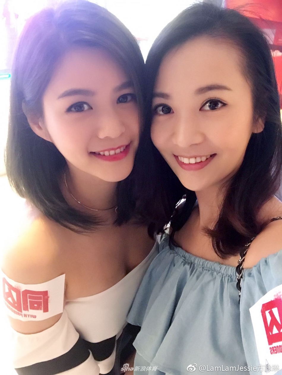 身穿比基尼的方泳琳在遊艇上遠眺海景,勻稱的身材線條展現了長期運動累積下來的健康性感魅力